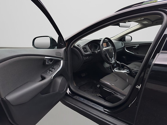 Volvo V40 Cross Country 7 of 23
