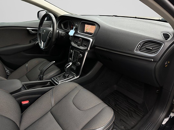 Volvo V40 Cross Country 10 of 23