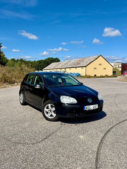 Volkswagen Golf V 2 of 5