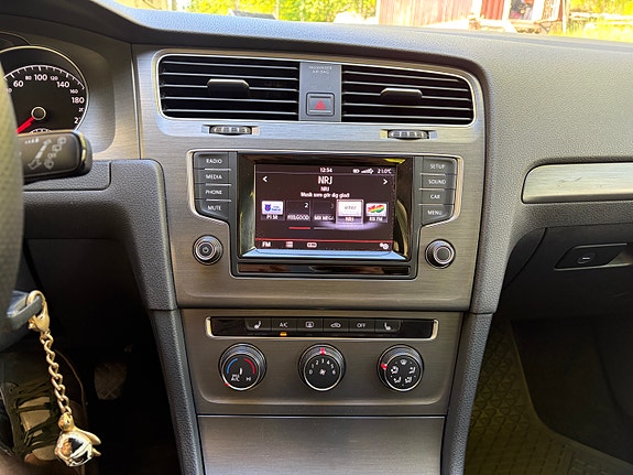 Volkswagen Golf VII 8 of 10