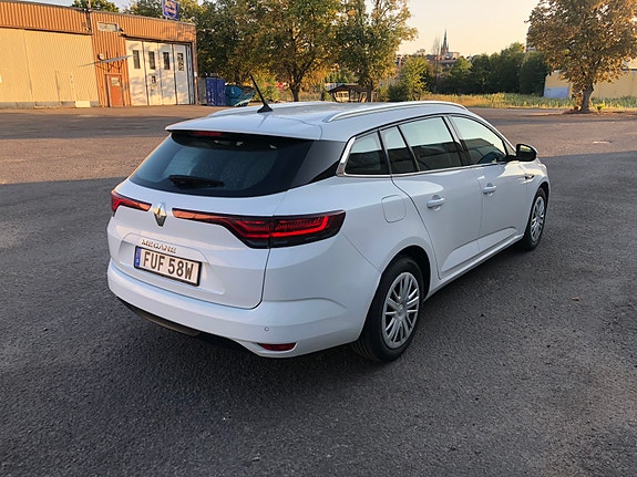 Renault Megane IV 4 of 17