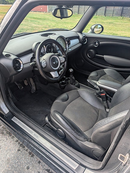 MINI Cooper 5 of 5
