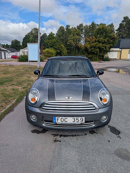 MINI Cooper 4 of 5