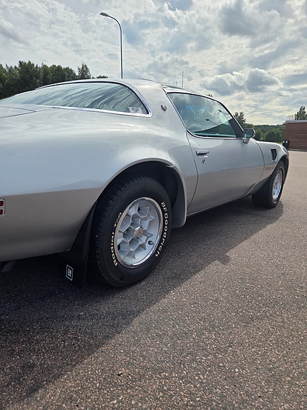 Pontiac Firebird 11 of 15