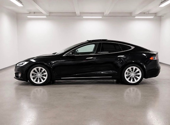 Tesla Model S 3 of 6