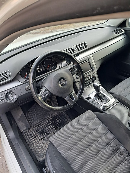 Volkswagen Passat 7 of 9