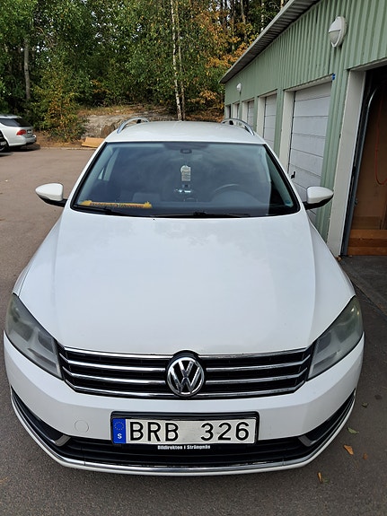Volkswagen Passat 2 of 9