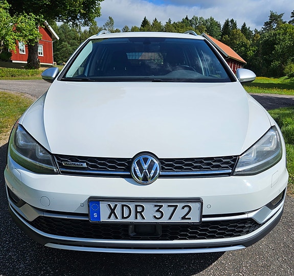 Volkswagen Golf Alltrack 3 of 7