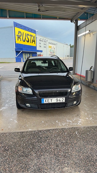 Volvo V50 2 of 9