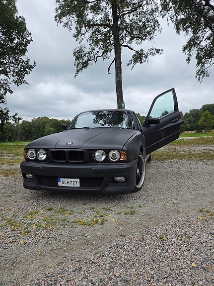 BMW 525tds 3 of 5