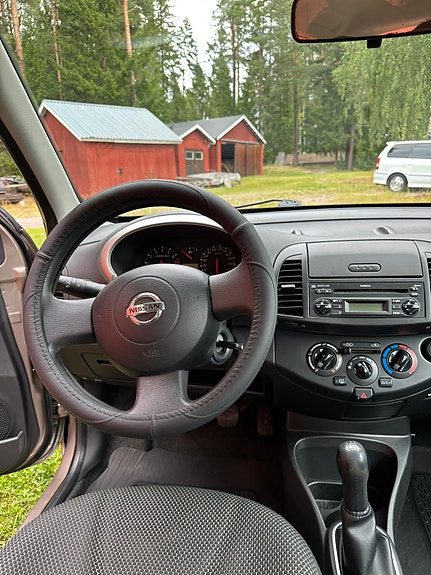 Nissan Micra 4 of 7