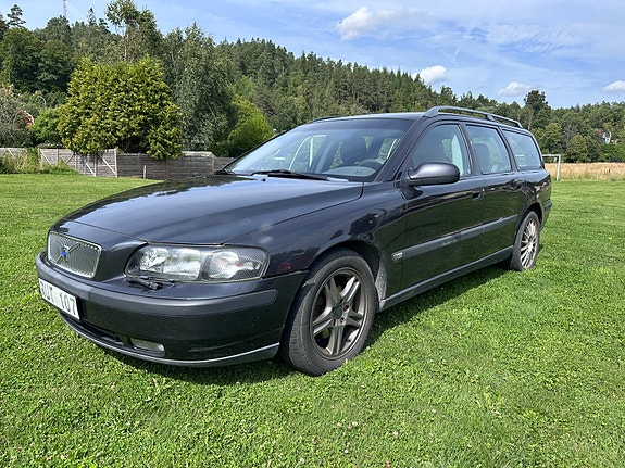 Volvo V70 2 of 13