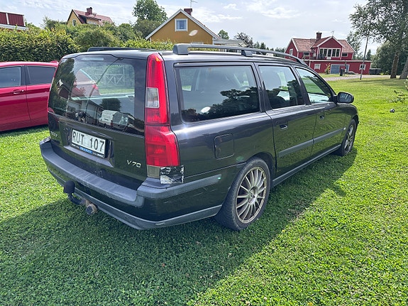 Volvo V70 4 of 13