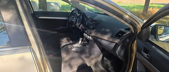 Mitsubishi Lancer 10 of 18