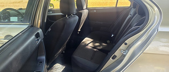 Mitsubishi Lancer 12 of 18