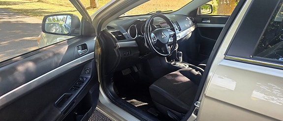 Mitsubishi Lancer 9 of 18