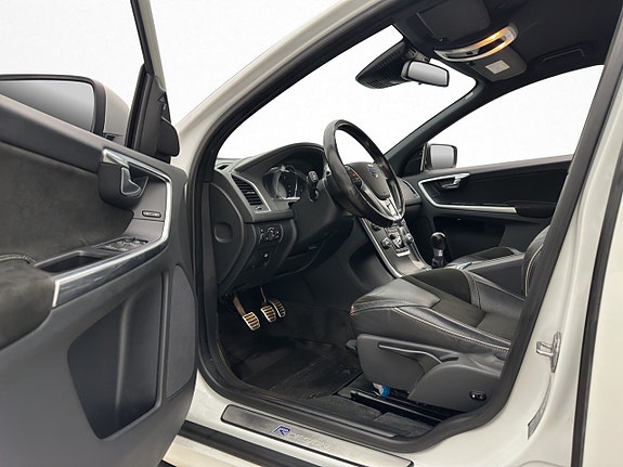 Volvo XC60 10 of 30
