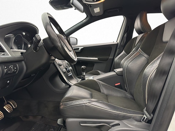 Volvo XC60 11 of 30