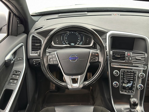 Volvo XC60 12 of 30