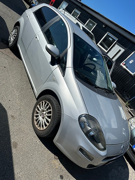 Fiat Punto 2 of 5