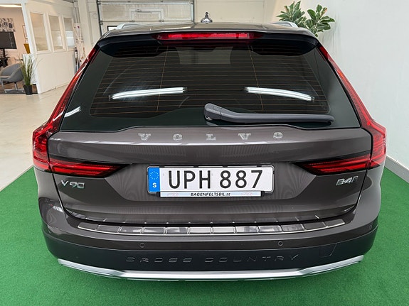 Volvo V90 Cross Country 4 of 24