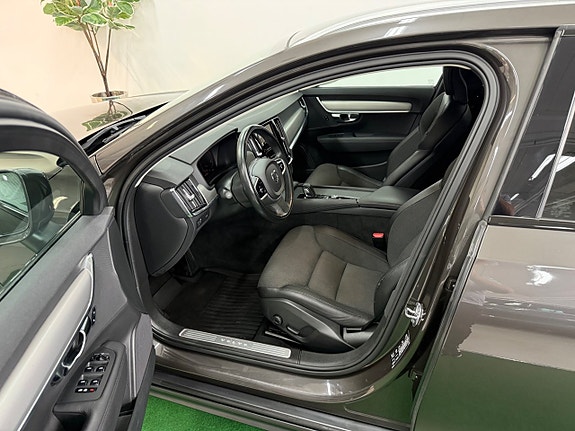 Volvo V90 Cross Country 8 of 24
