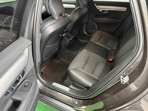 Volvo V90 Cross Country 20 of 24