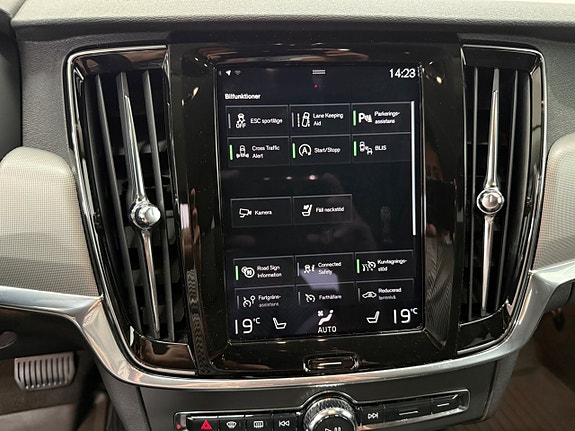 Volvo V90 Cross Country 13 of 24