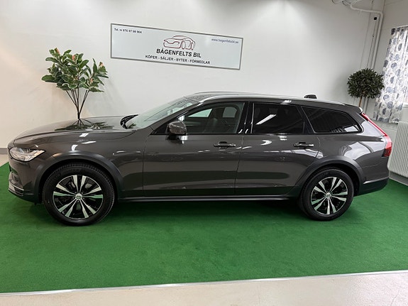 Volvo V90 Cross Country 2 of 24