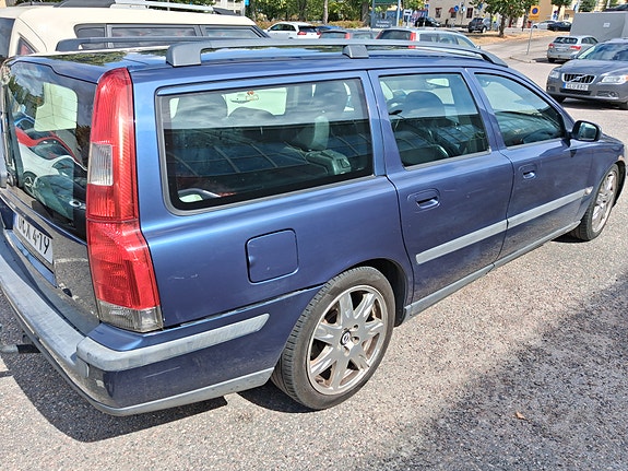 Volvo V70 4 of 21