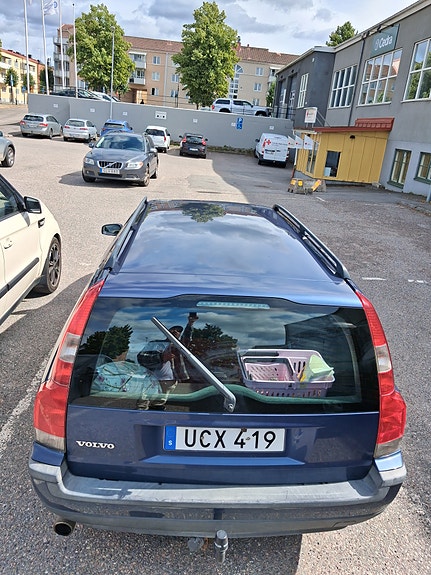 Volvo V70 3 of 21