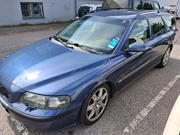 Volvo V70 2 of 21