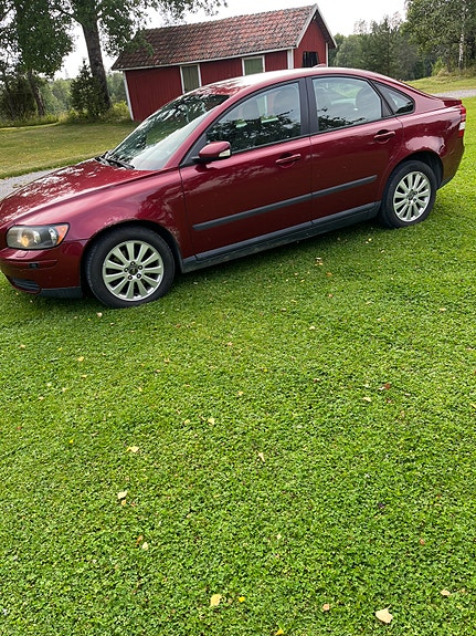 Volvo S40 2 of 4