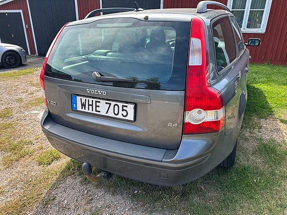 Volvo V50 3 of 17