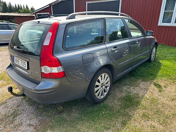 Volvo V50 4 of 17