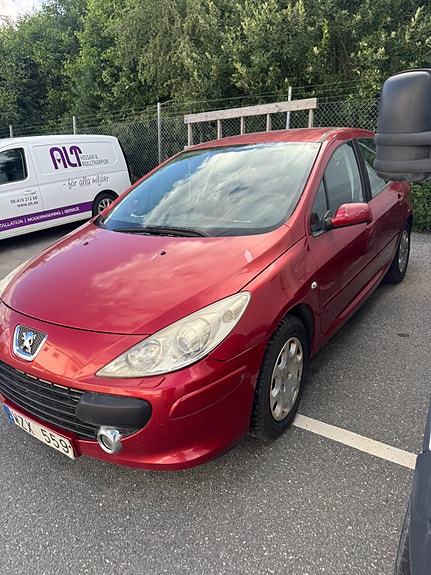 Peugeot 307 2 of 4