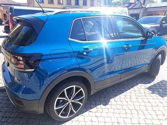 Volkswagen T-Cross 2 of 6