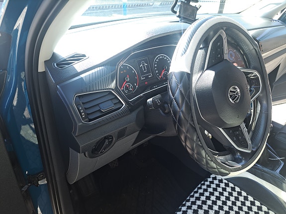 Volkswagen T-Cross 3 of 6