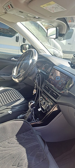 Volkswagen T-Cross 4 of 6