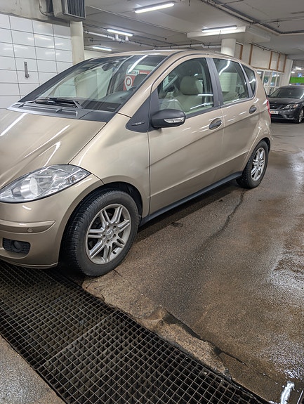 Mercedes-Benz A150 2 of 5