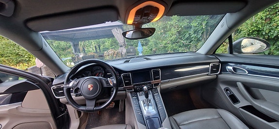 Porsche Panamera 7 of 7