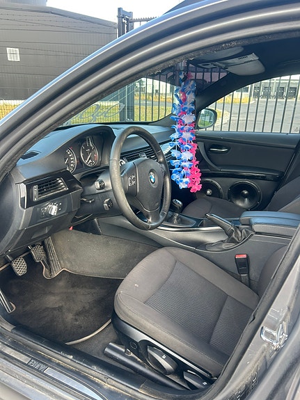BMW 318d 4 of 7