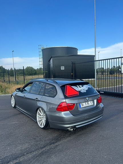 BMW 318d 2 of 7