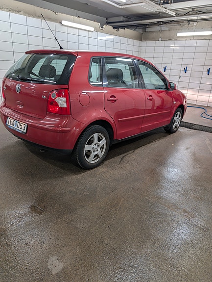 Volkswagen Polo 2 of 4
