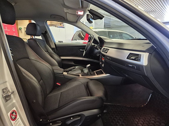 BMW 320d 9 of 17