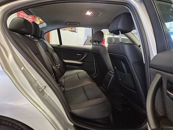 BMW 320d 12 of 17