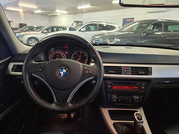 BMW 320d 13 of 17