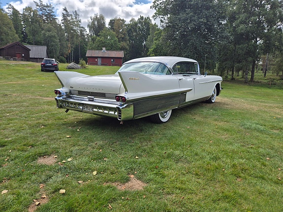Cadillac Sixty Special 4 of 24