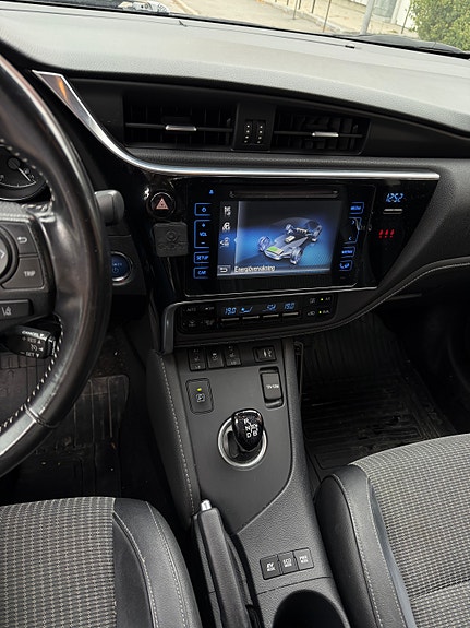 Toyota Auris 5 of 7