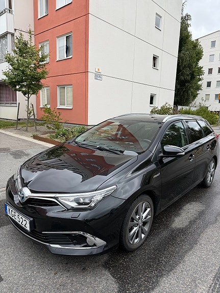 Toyota Auris 2 of 7